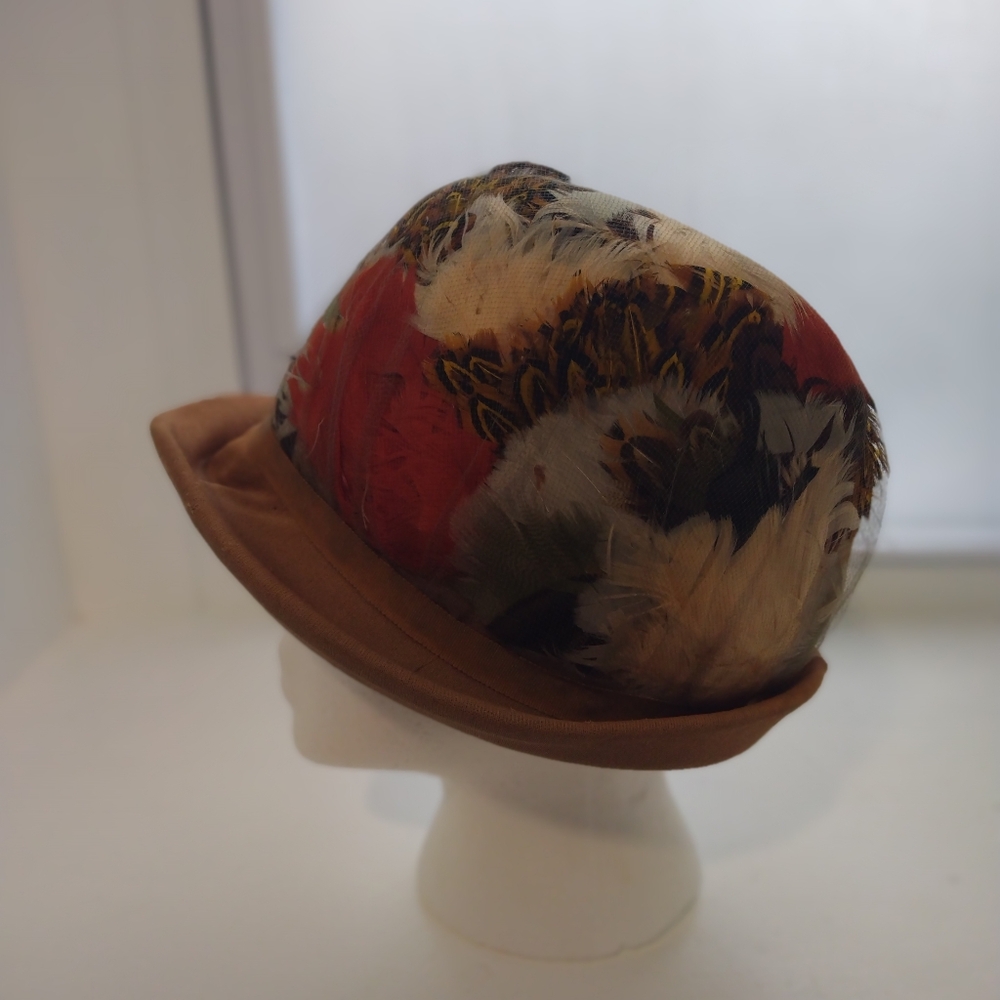 Women's Vintage Feather Cloche Hat